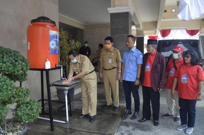 Cegah Virus Corona, PDAM Kabupaten Semarang Serahkan Bantuan Wastafel Portable